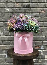 Цветочная композиция из Гипсофила и Розы в шляпной коробке в Конаково