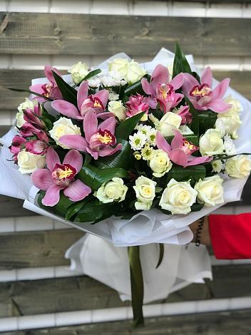 Букет цветов из: Розы и Хризантемы в Конаково