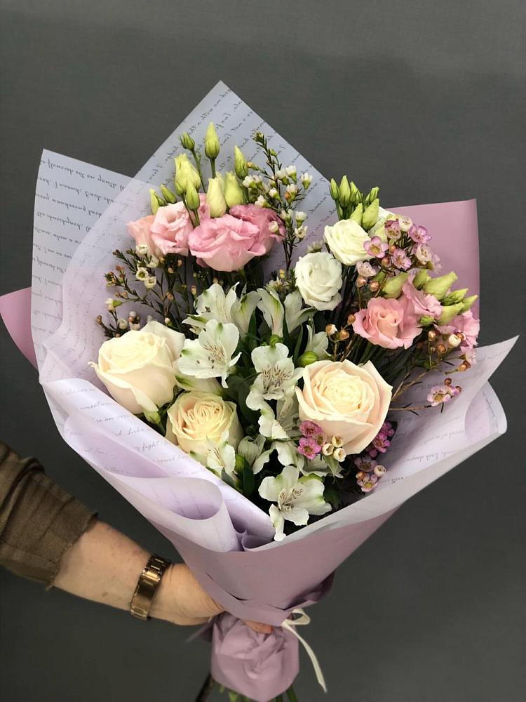 Букет цветов из: Альстромерии, Розы и Лизиантусы в Конаково