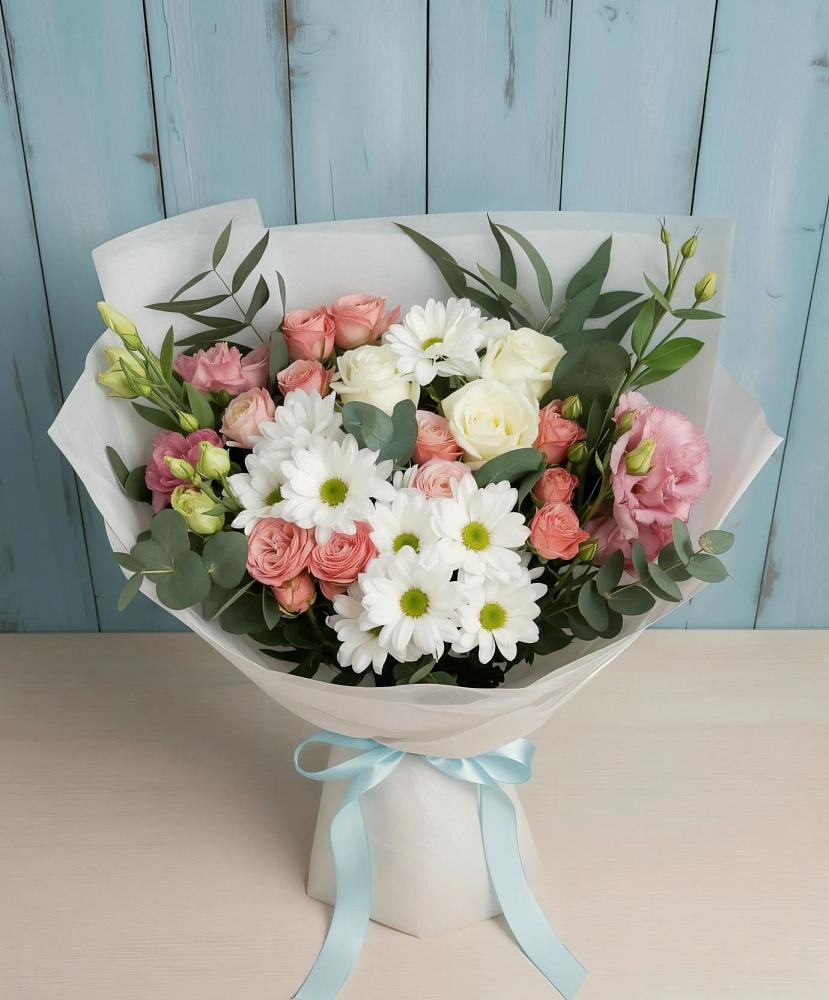 Букет цветов из: Розы, Лизиантусы и Хризантемы в Конаково