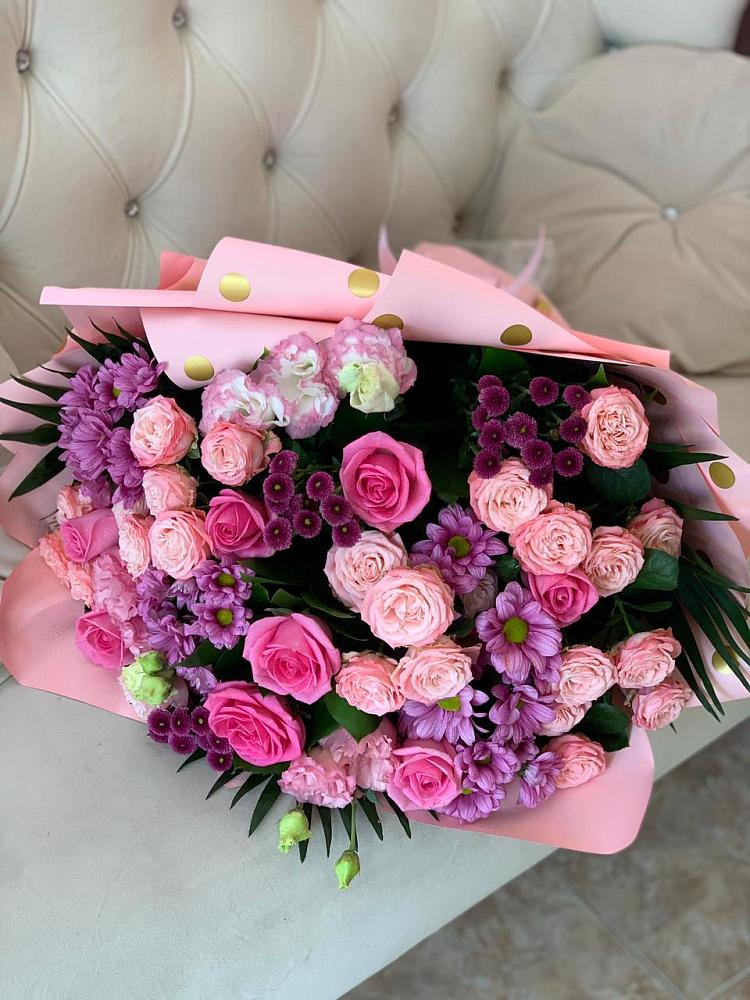 Букет цветов из: Хризантемы, Розы и Лизиантусы в Конаково