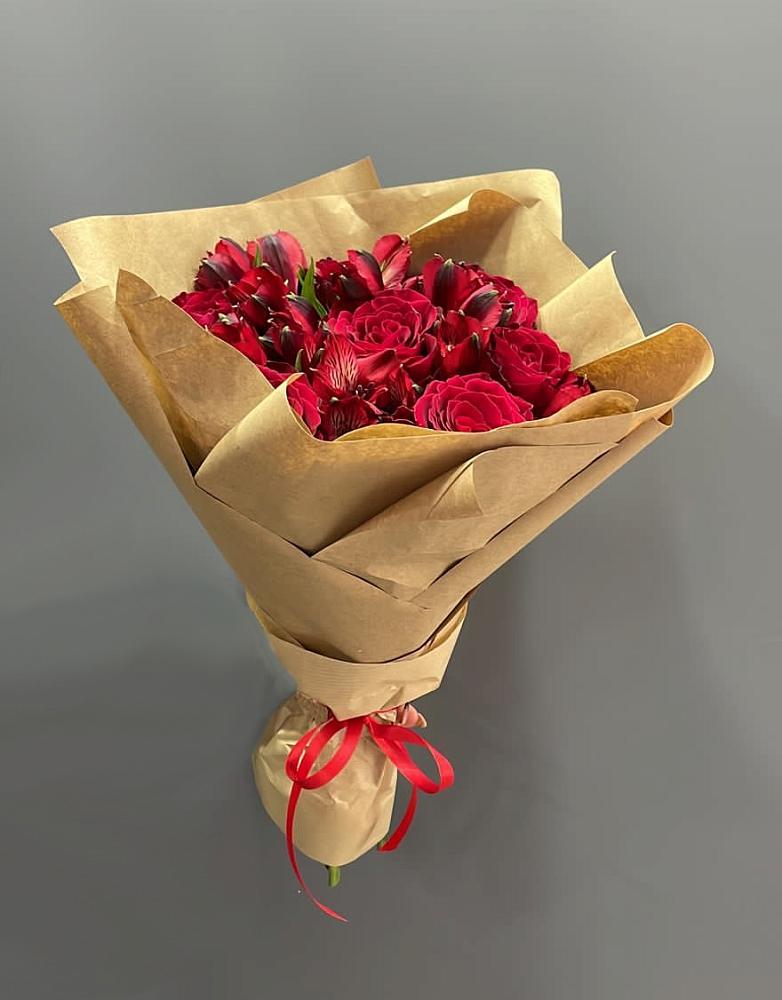 Букет цветов из: Альстромерии и Розы в Конаково