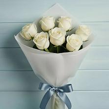 Букет 7 Белых роз Эдлесс Лав в Конаково