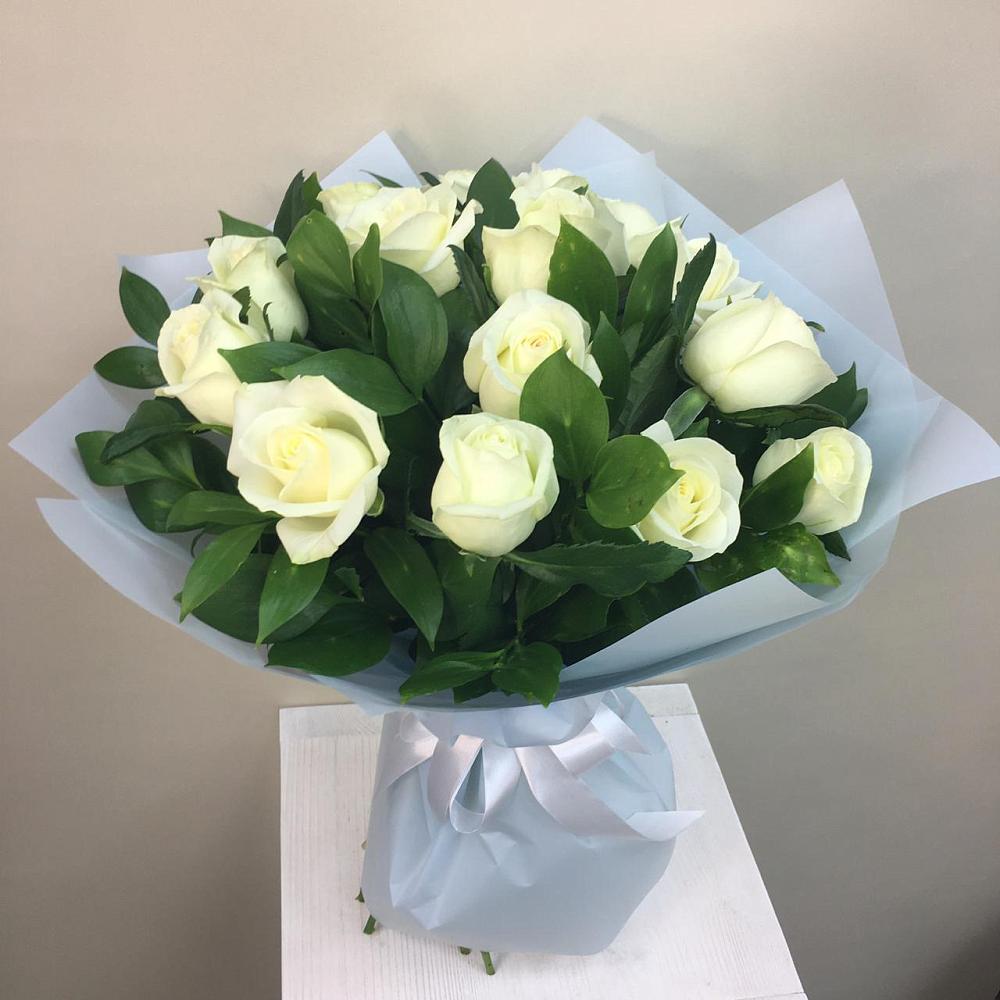Букет 15 Белых роз Проуд в Конаково