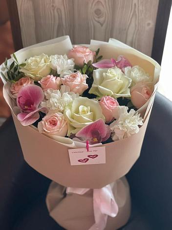 Букет цветов из: Орхидеи, Розы и Гвоздики в Конаково