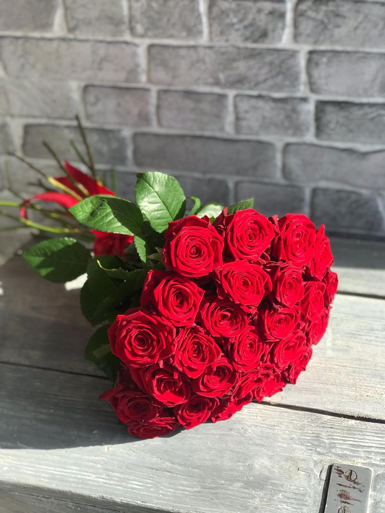 Букет Красные розы Фридом в Конаково