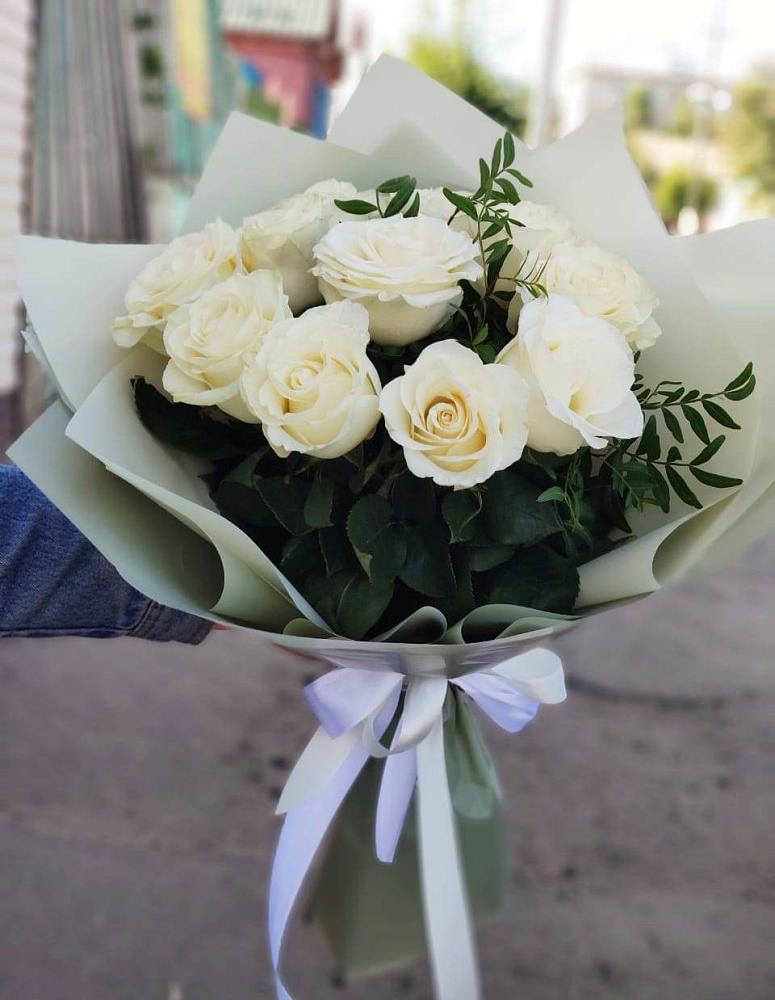 Букет Белые розы Проуд в Конаково