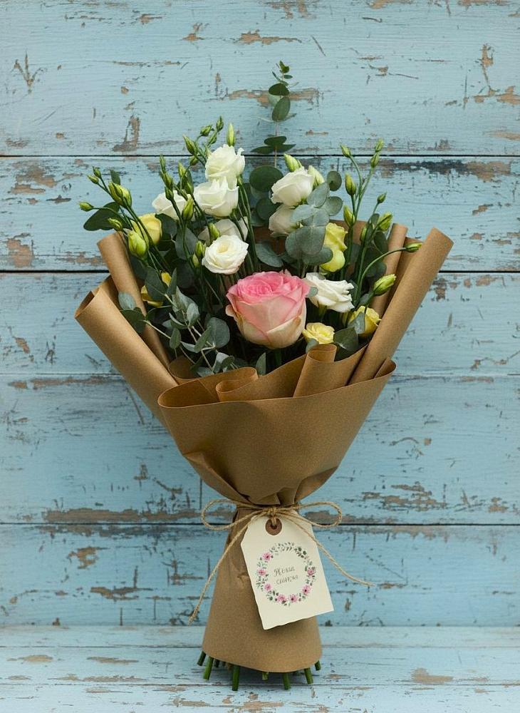 Букет цветов из: Розы и Лизиантусы в Конаково