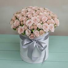 Цветочная композиция из Розы в шляпной коробке в Конаково