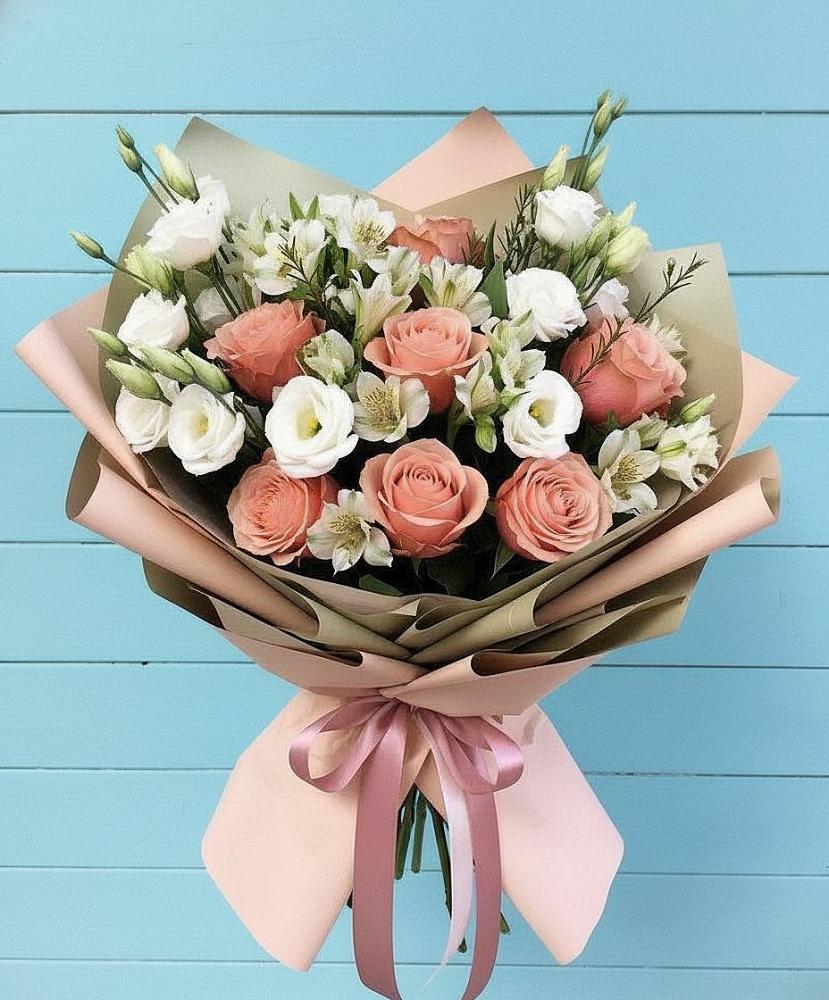 Букет цветов из: Розы, Альстромерии и Лизиантусы в Конаково