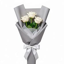 Букет 3 белые розы в Конаково