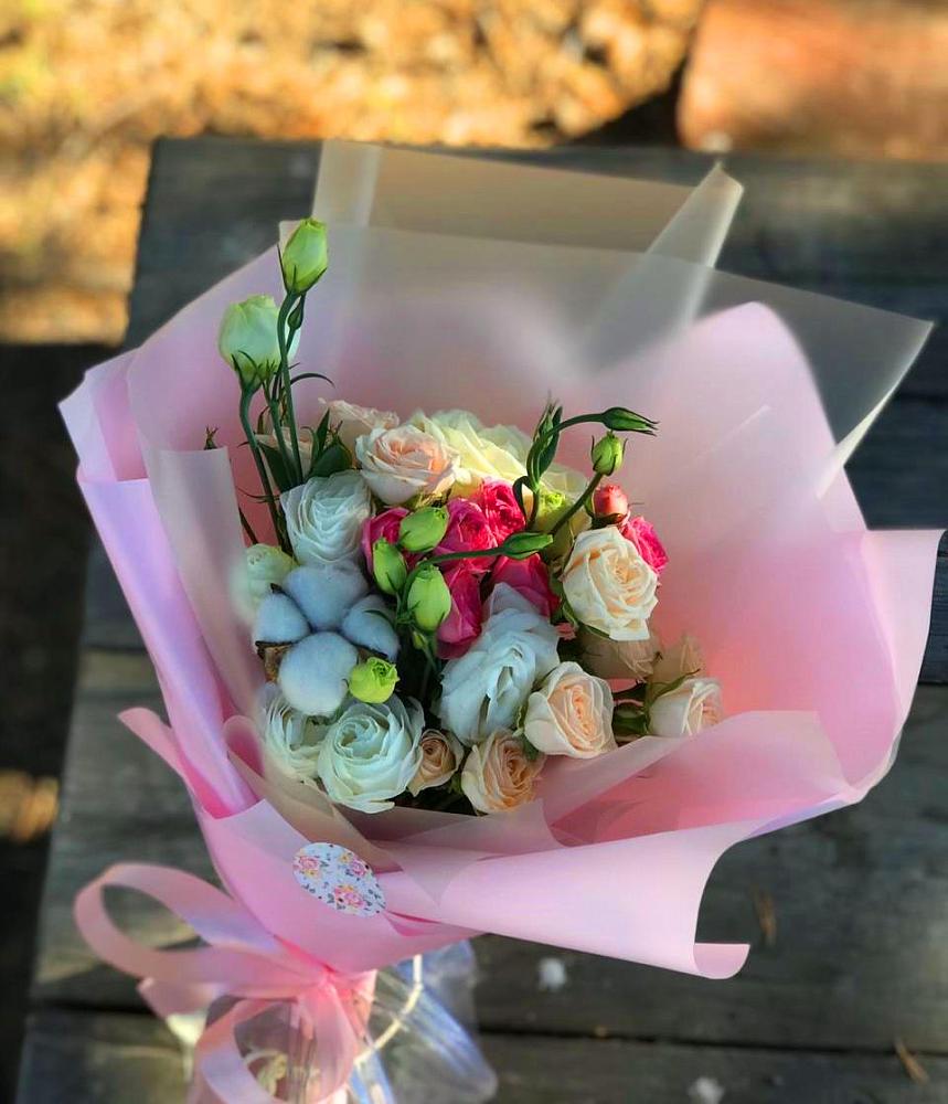 Букет цветов из: Розы и Лизиантусы в Конаково