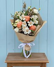 Букет цветов из:  Альстромерии, Лизиантусы, Розы и Хризантемы в Конаково