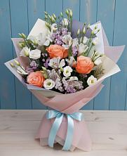 Букет цветов из:  Лизиантусы, Розы, Альстромерии и Гипсофила в Конаково