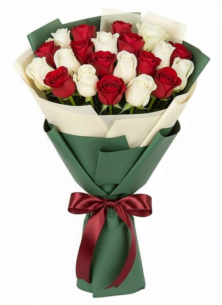 Букет Микс из красных и белых роз в Конаково