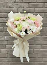 Букет цветов из:  Гвоздики, Розы, Лизиантусы и Хризантемы в Конаково