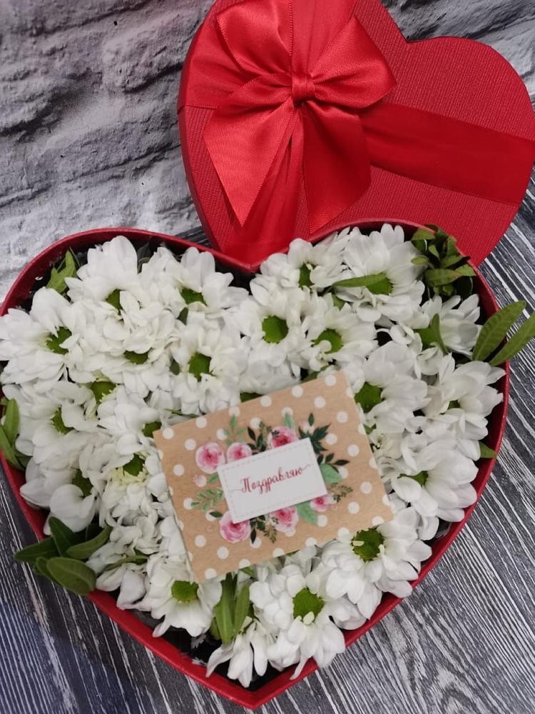 Цветочная композиция из Хризантемы в виде сердца в Конаково