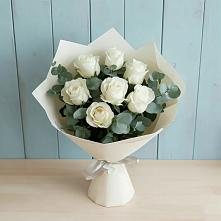 Букет Белые розы в Эвкалипте в Конаково