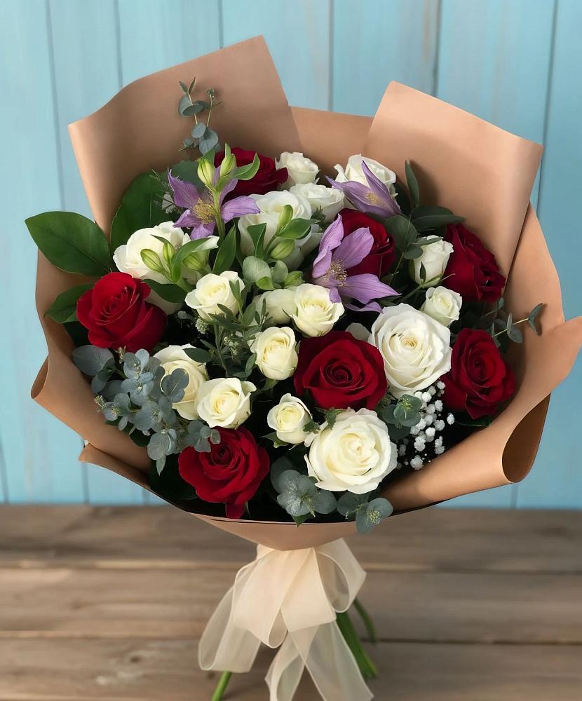 Букет цветов из: Розы и Альстромерии в Конаково