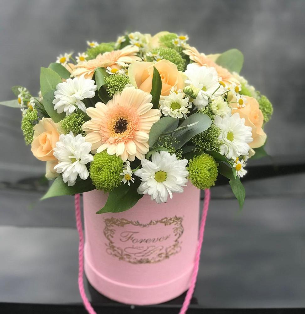 Цветочная композиция из Розы, Герберы и Хризантемы в шляпной коробке в Конаково