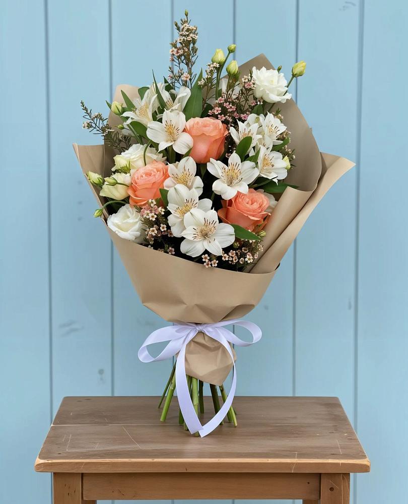 Букет цветов из: Альстромерии, Лизиантусы, Розы и Хризантемы в Конаково