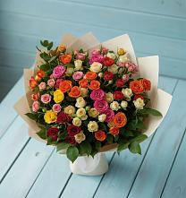 Букет Микс из разноцветных кустовых роз в Конаково