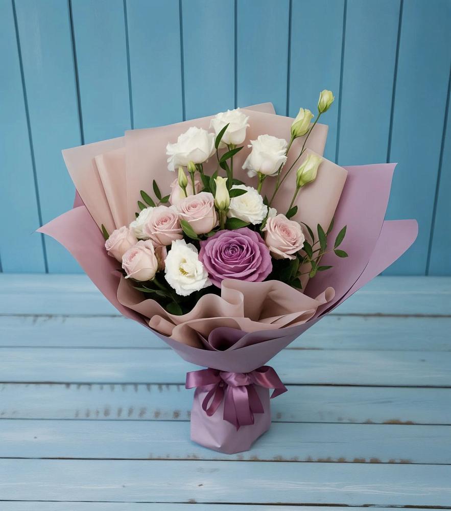 Букет цветов из: Розы и Лизиантусы в Конаково