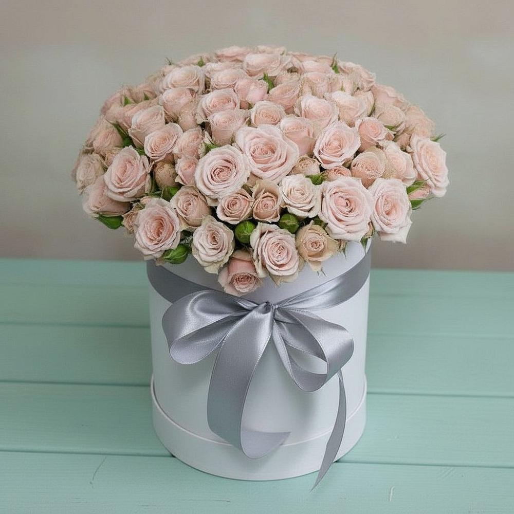 Цветочная композиция из Розы в шляпной коробке в Конаково